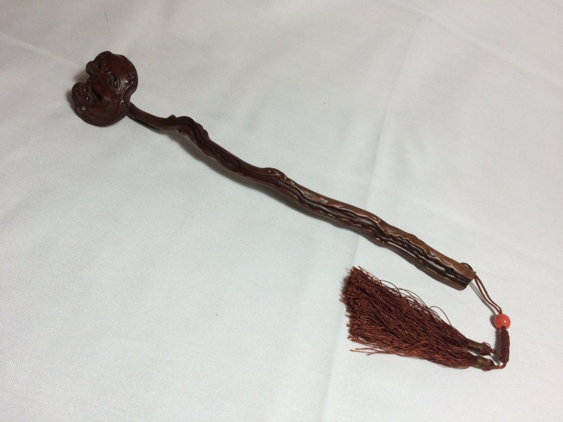 A CARVED BOX WOOD LUYI SCEPTER: A CARVED BOX WOOD LUYI SCEPTER.L11-1/2"