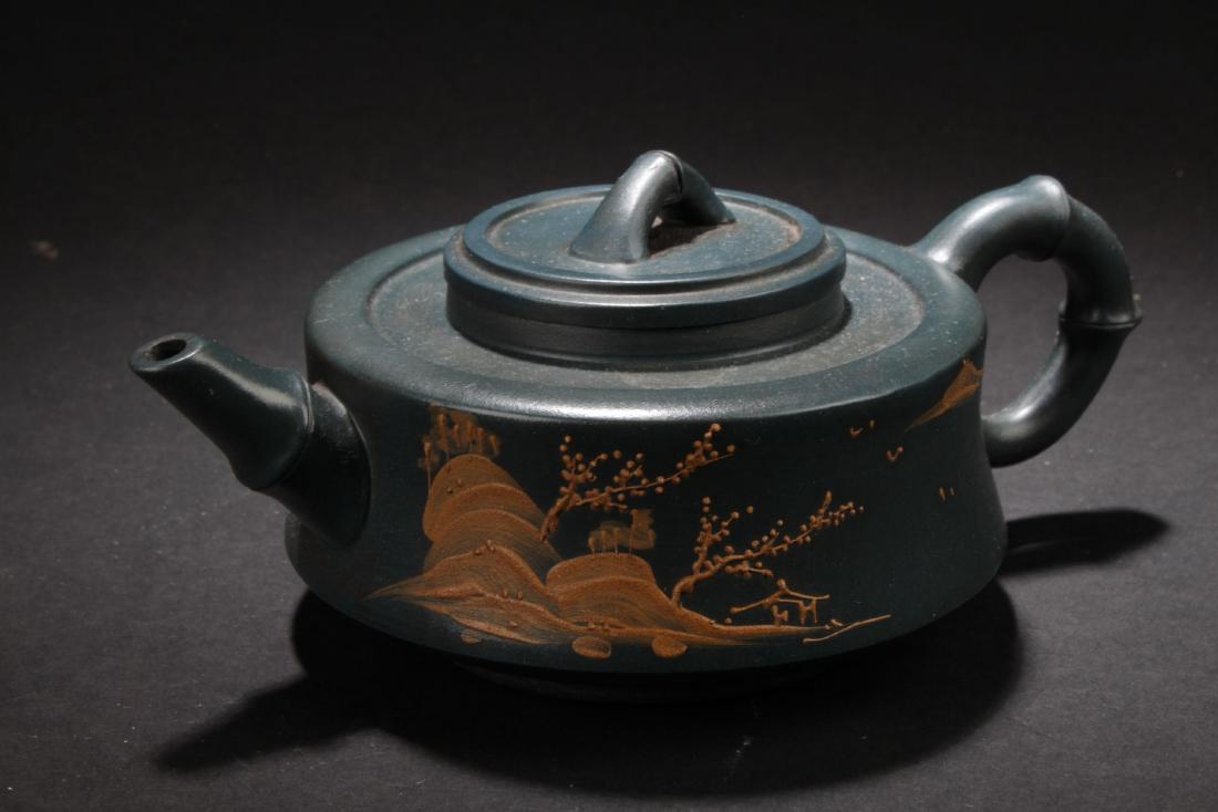 An Estate Land-scape Decorating Chinese  Tea Pot (1 of 8)