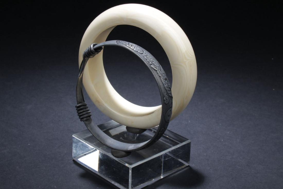 Two Chinese Estate Bangles (1 of 5)