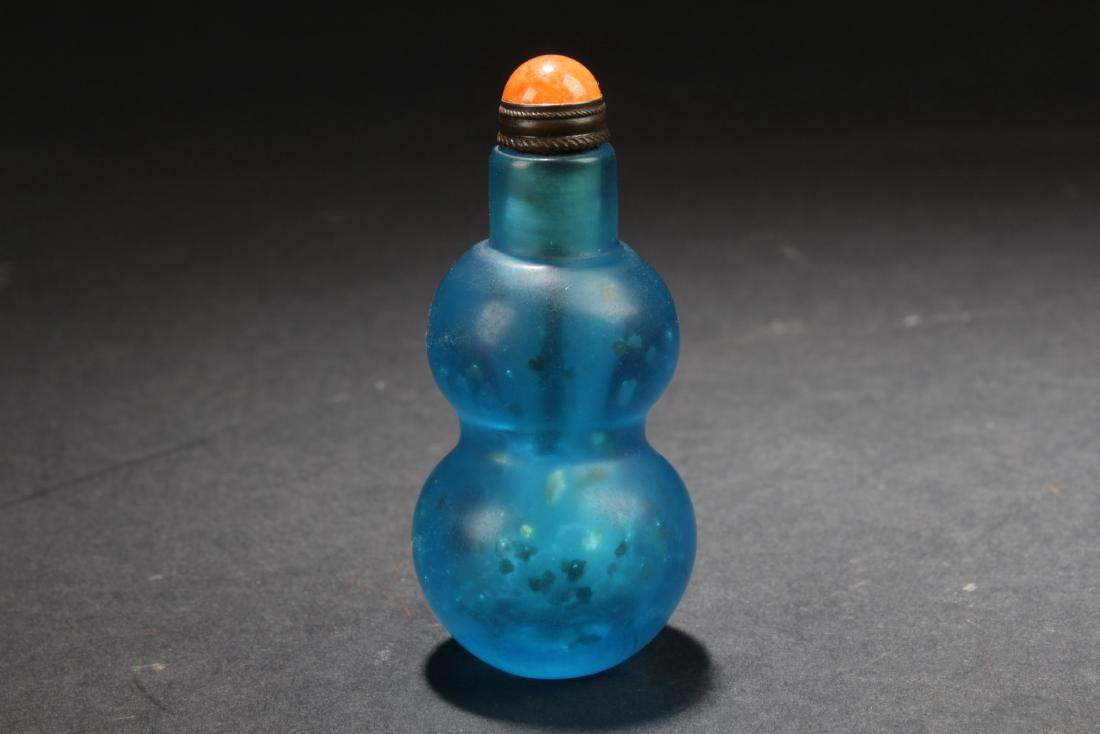 An Estate Chinese Aqua-blue Calabash-shape Snuff Bottle (1 of 5)