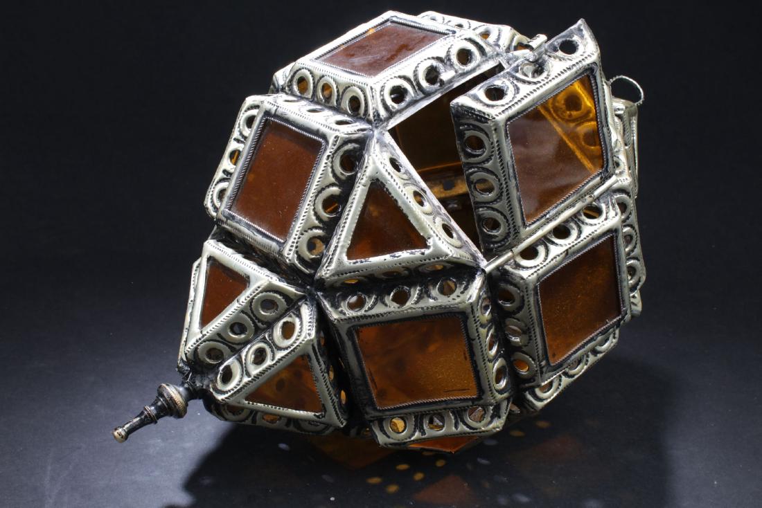 An Estate Lamp Hanging Display (1 of 6)