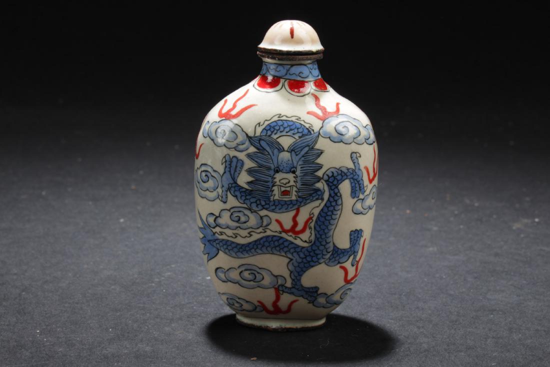 An Estate Chinese Dragon-decorating Porcelain Snuff (1 of 6)