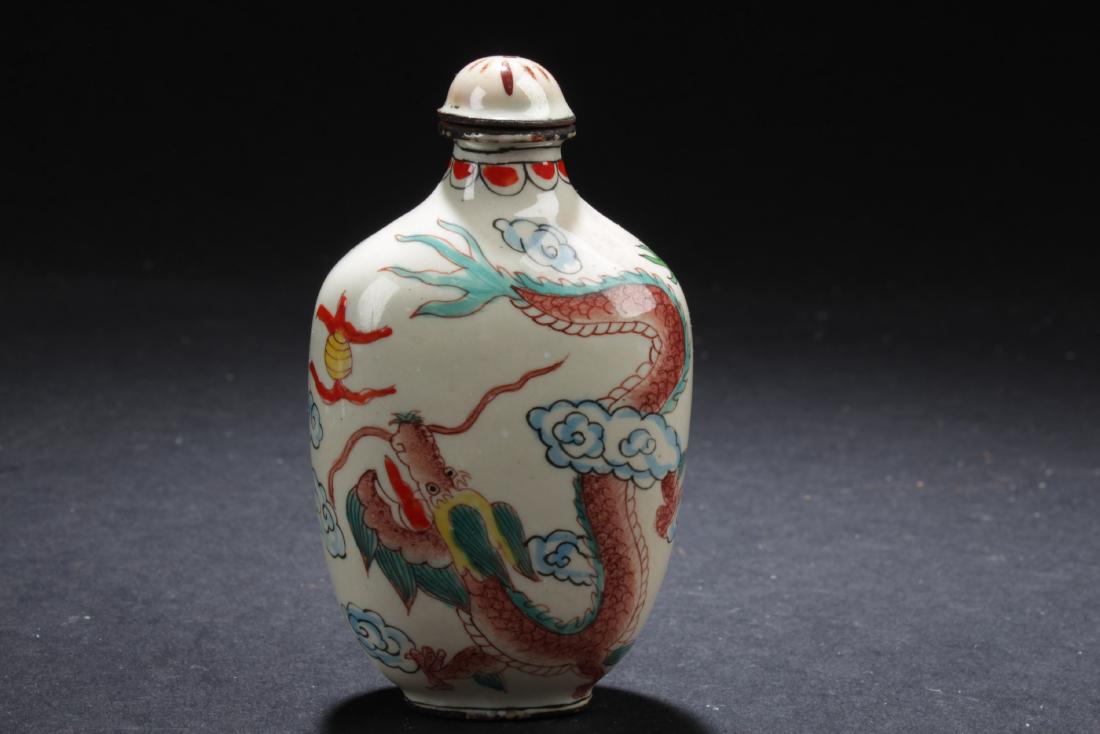 An Estate Chinese Dragon-decorating Porcelain Snuff (1 of 7)