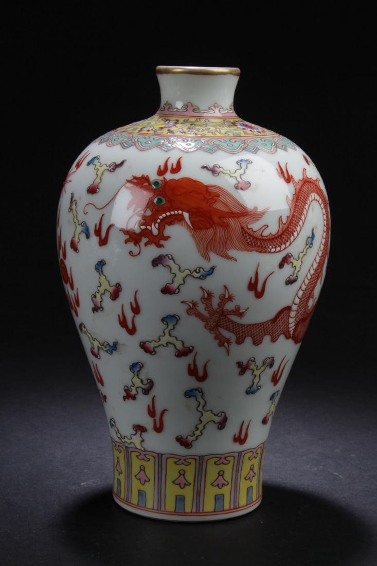 A Dragon-decorating Chinese Porcelain Display Vase (1 of 6)