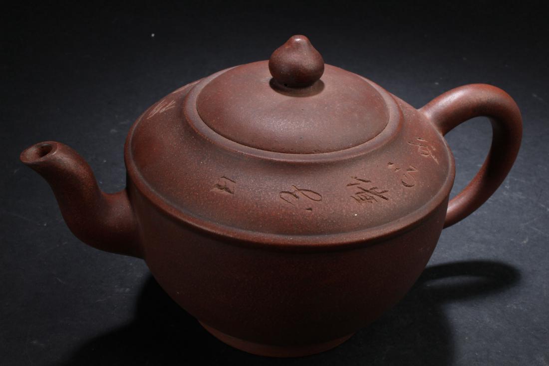A Chinese Circular Estate Tea Pot (1 of 8)