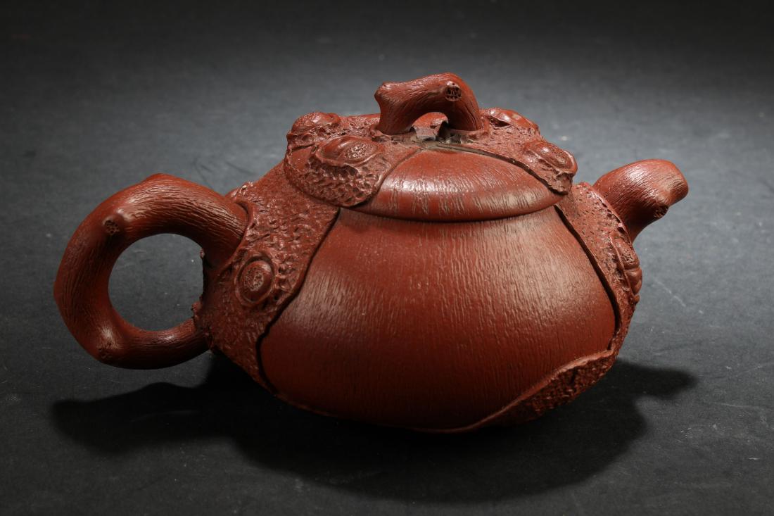 A Chinese Estate Peanut-fortune Tea Pot Display (1 of 6)