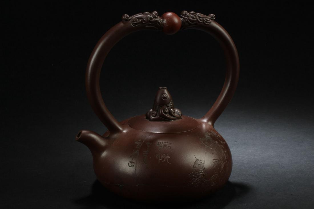 A Chinese High-handled Estate Tea Pot Display (1 of 6)