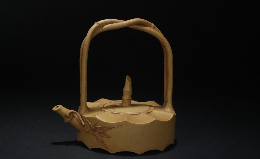 A Bamboo-fortune Chinese Estate Tea Pot Display (1 of 7)
