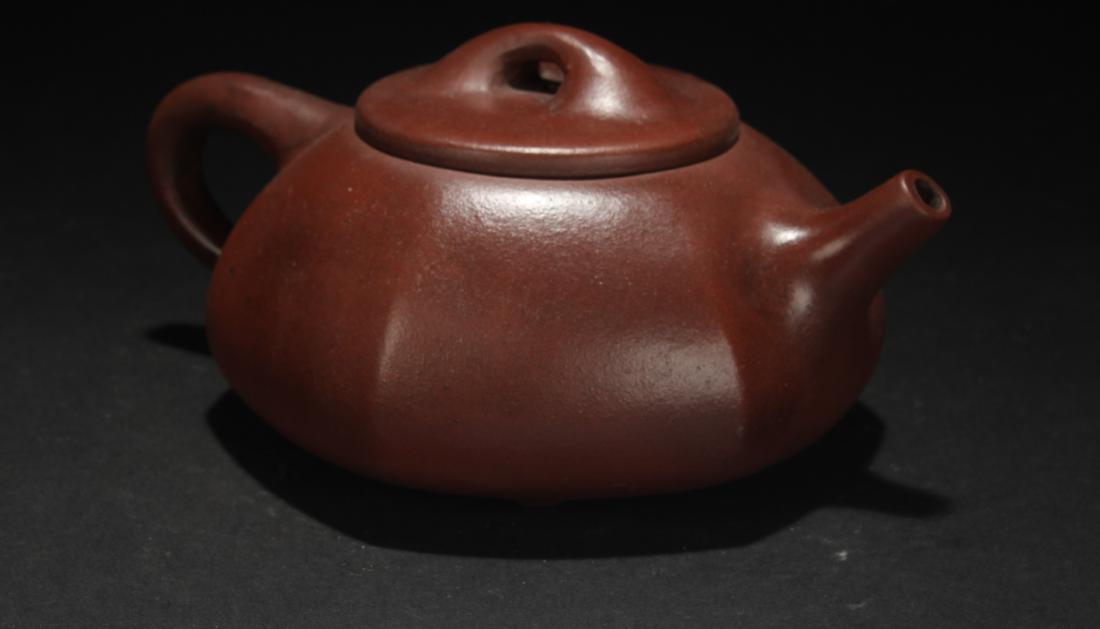 A Chinese Hexa-fortune Tea Pot Display (1 of 5)