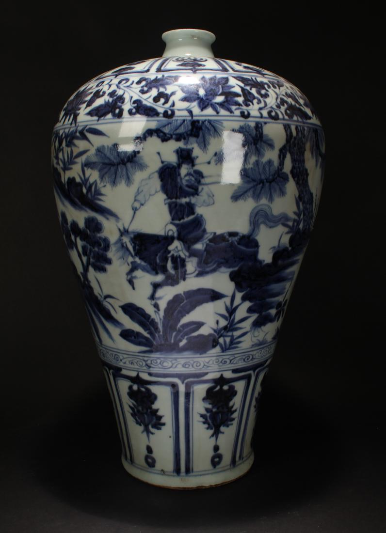 An Estate Chinese Blue and White Porcelain Vase Display (1 of 6)