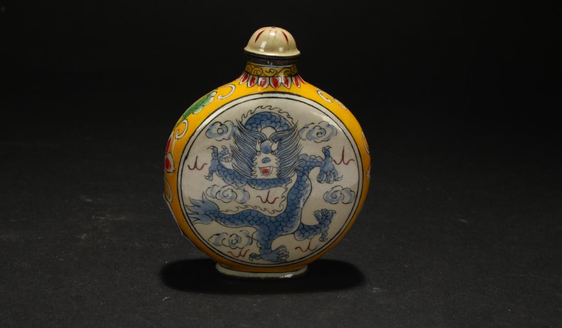 A Chinese Dragon-decorating Estate Snuff Bottle (1 of 5)