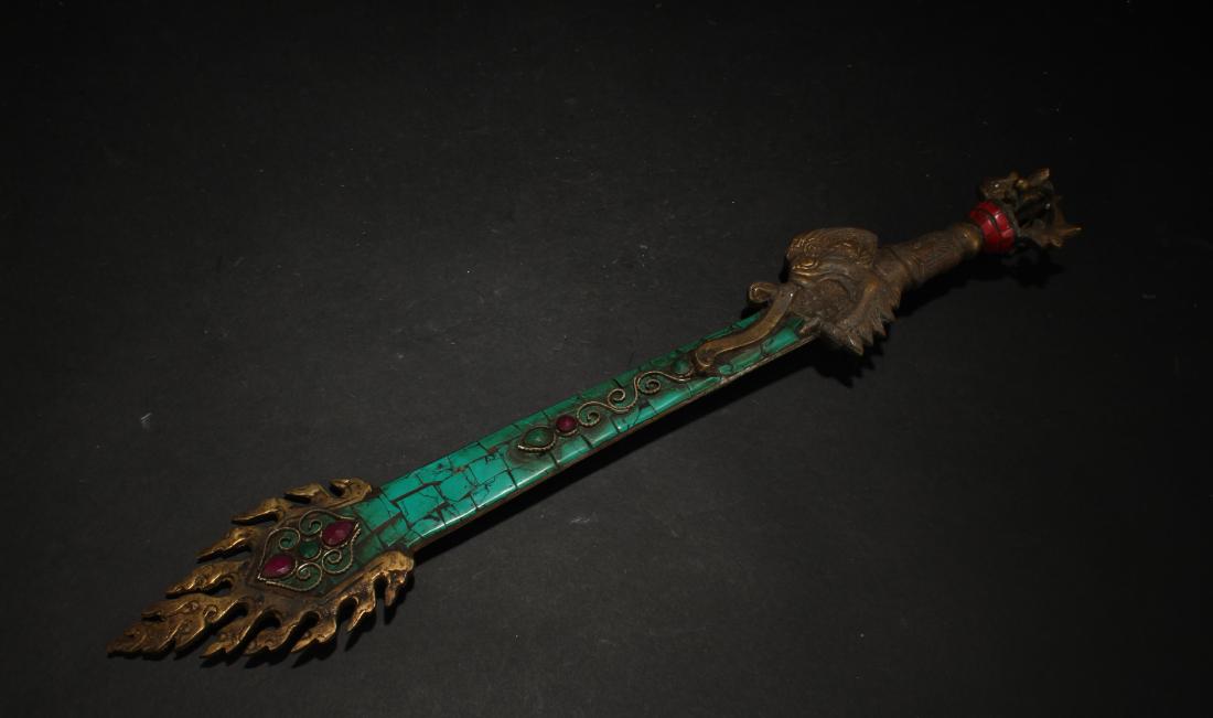 An Estate Tibetan Dagger Fortune Display (1 of 4)
