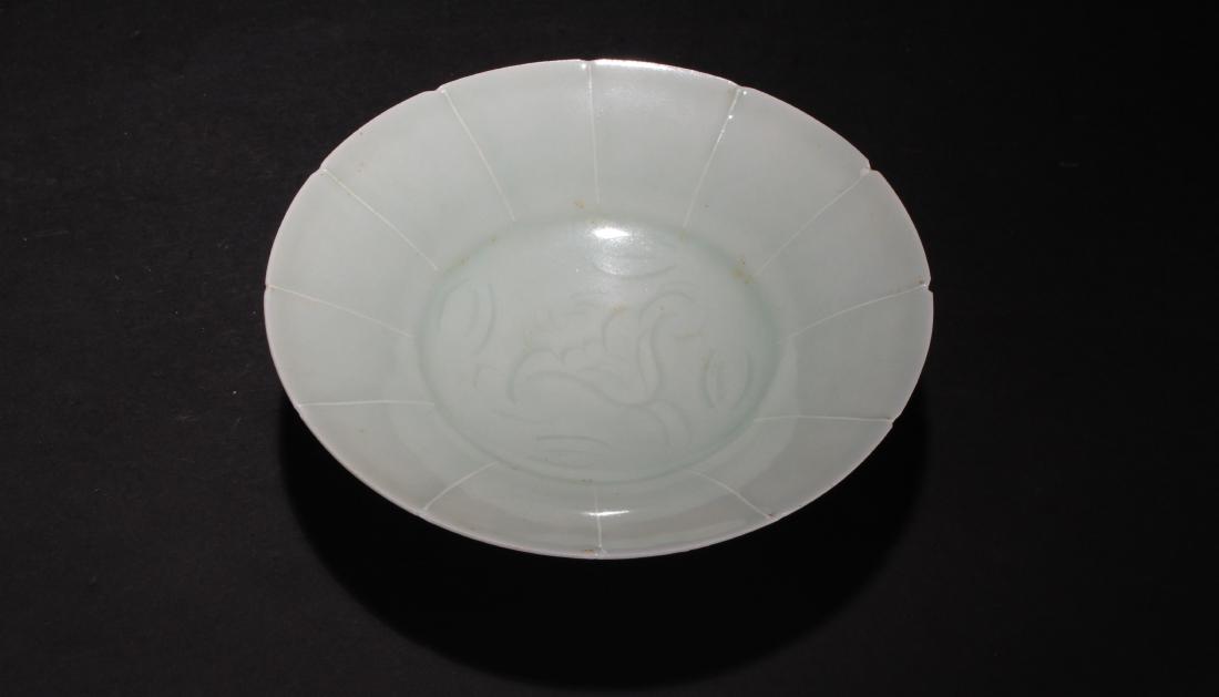 An Estate Chinese Edge-cutting Porcelain Dish Display (1 of 4)