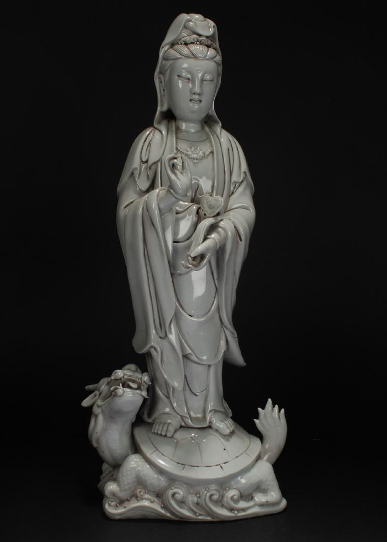 An Estate Chinese White Porcelain Guanyin Statue (1 of 8)
