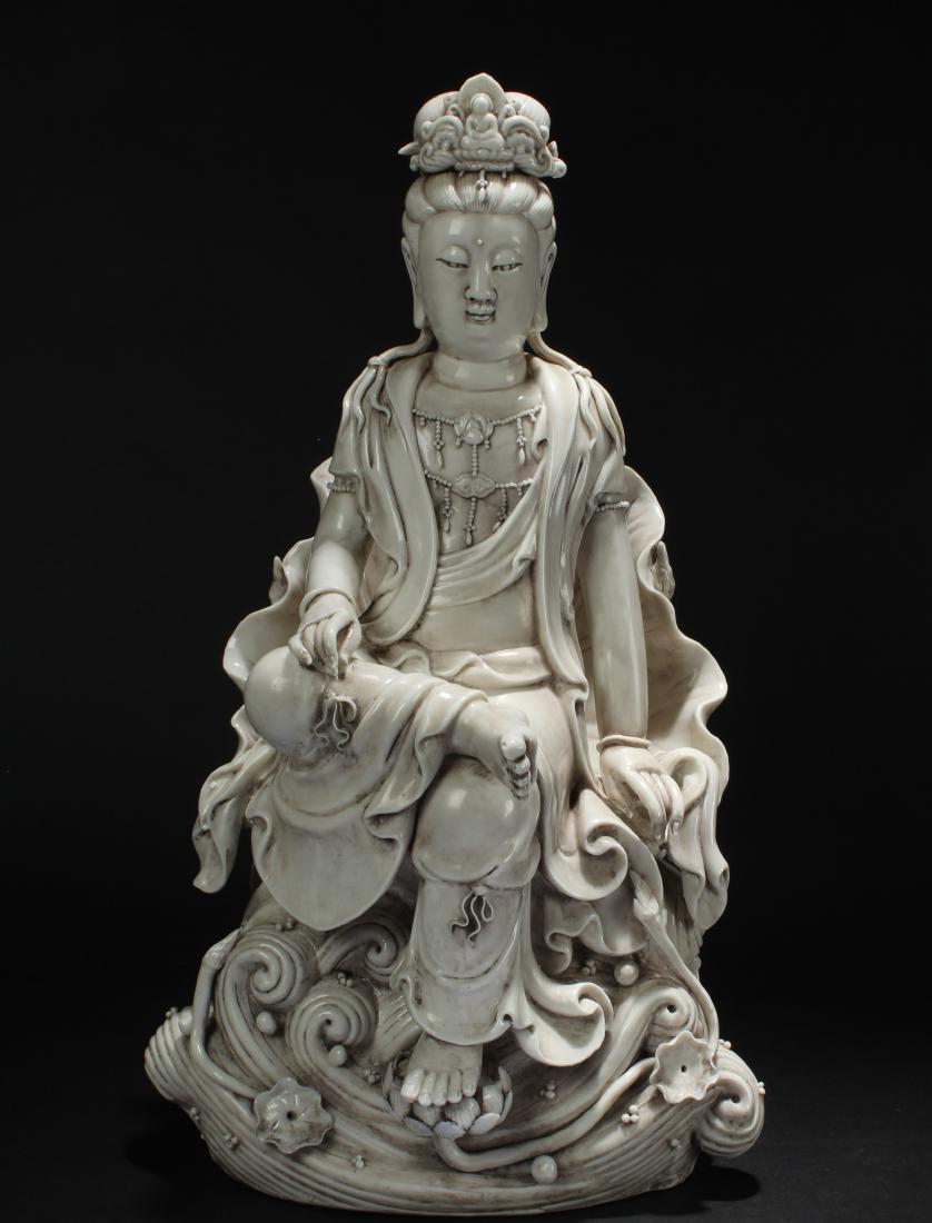 An Estate Chinese White Porcelain Guanyin Statue (1 of 7)