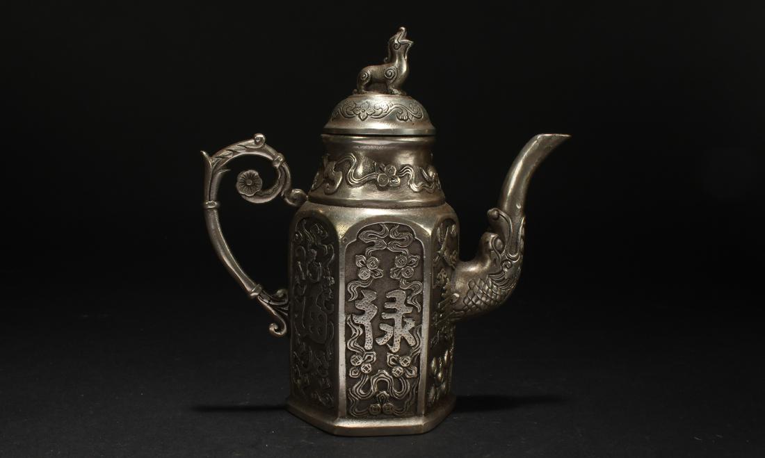 An Estate Lidded Chinese  Ewer Display (1 of 6)