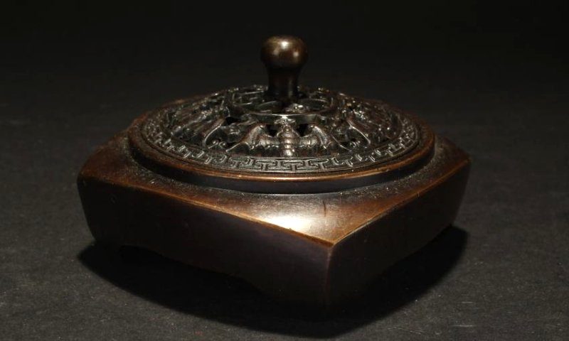 A Chinese Lidded Estate Religious Censer Display: A Chinese Lidded Estate Religious Censer Display . Width: 3.75 (inch).