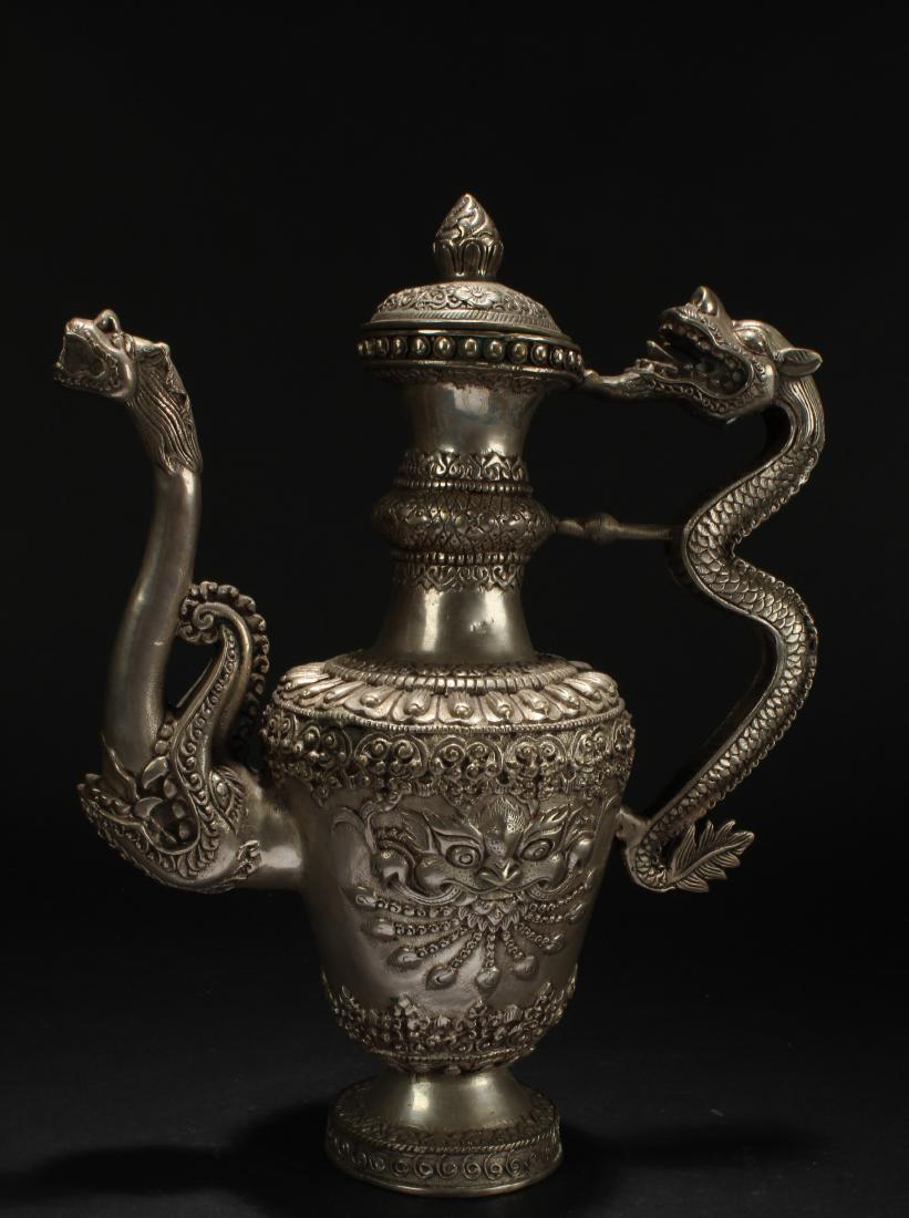 A Chinese Dragon-decorating Lidded Estate Ewer Display (1 of 6)