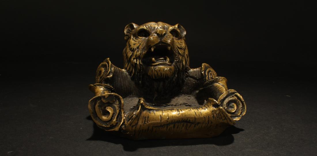 An Estate Tiger-portrait Religious Statue Display: An Estate Tiger-portrait Religious Statue Display . Height: 3.6 (inch). Length: 6 (inch). Width: 5.6 (inch).