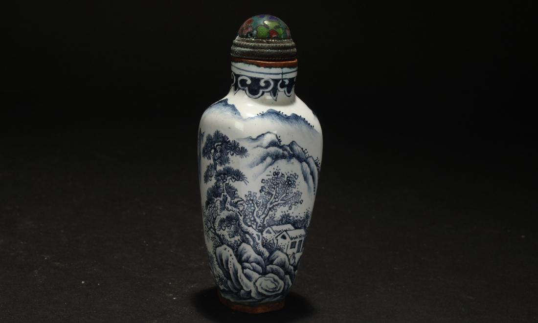A Chinese Blue and White Estate Landscape Snuff Bottle (1 of 5)