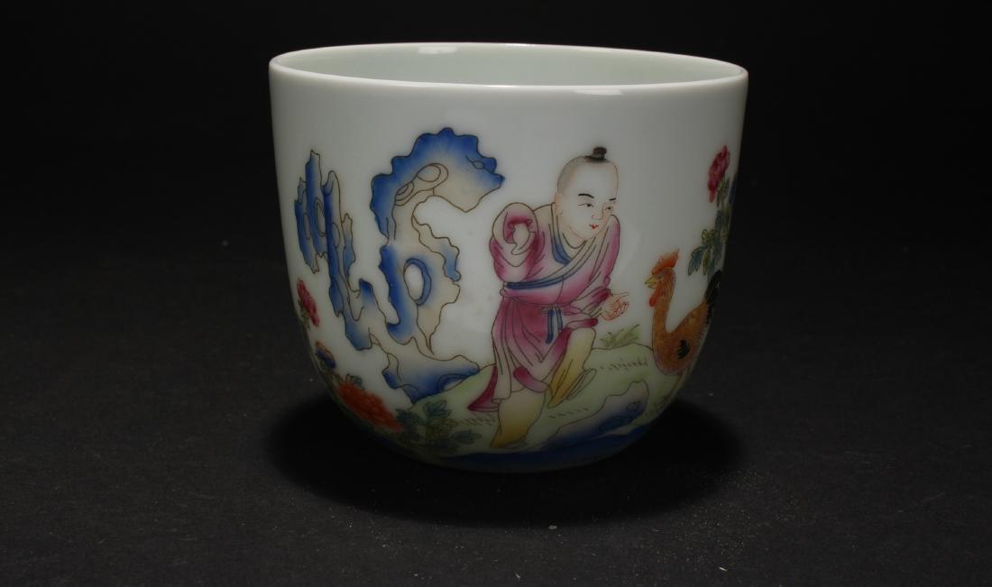 An Estate Chinese Fengshui Compass: An Estate Chinese Fengshui Compass. Height: 2.75 (inch). Opening Diameter: 3 (inch).