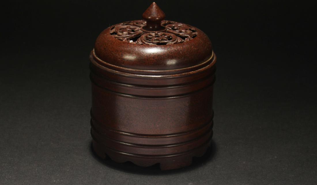 An Estate Chinese Lidded Censer Display: An Estate Chinese Lidded Censer Display . Height: 4 (inch).