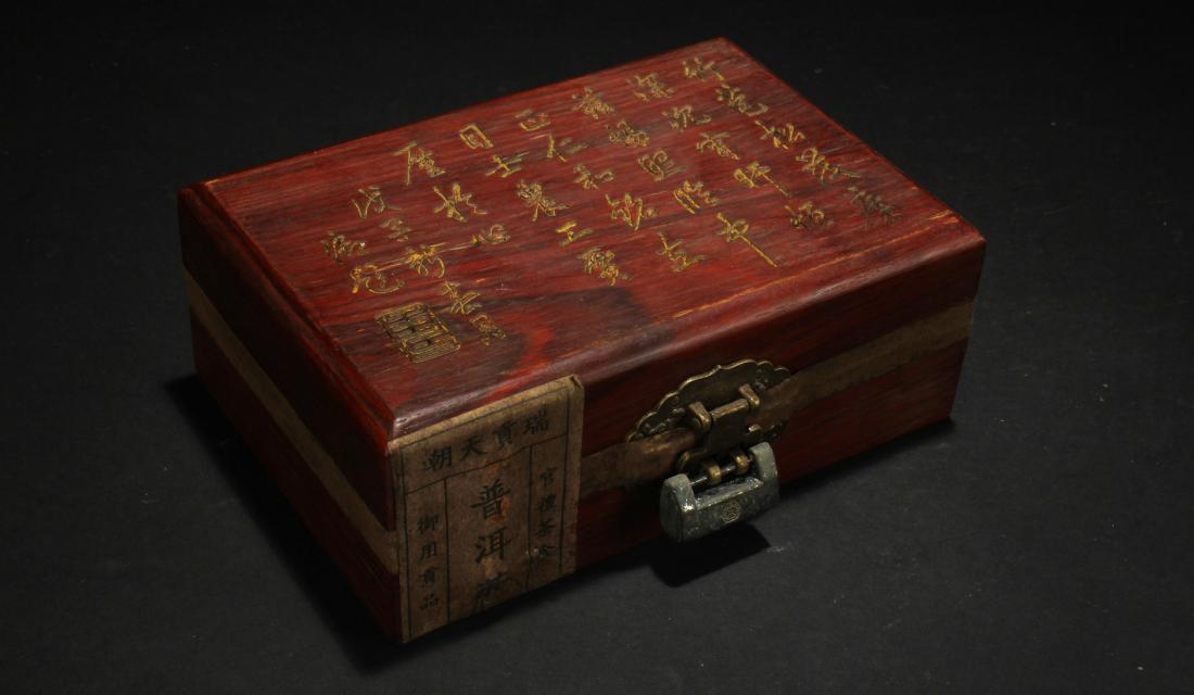 An Estate Poetry-framing Chinese Sealed Box Display (1 of 4)