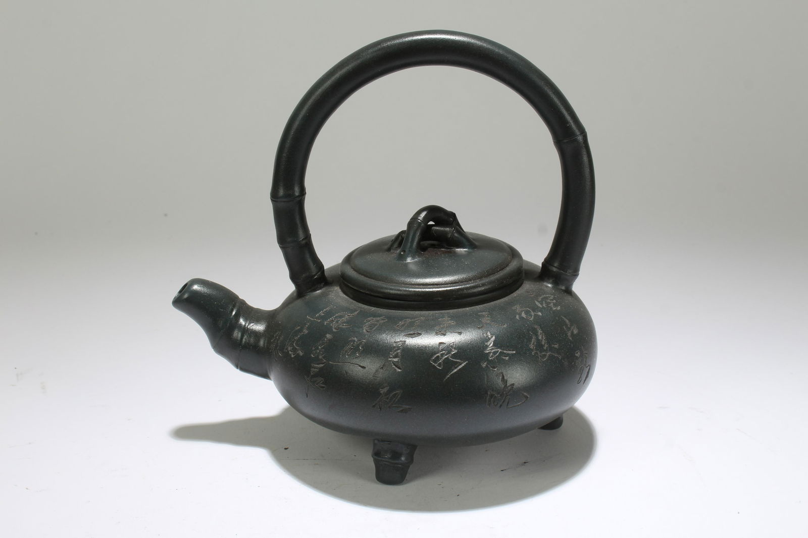 A Chinese Tri-podded Lidded Estate Tea Pot Display (1 of 4)