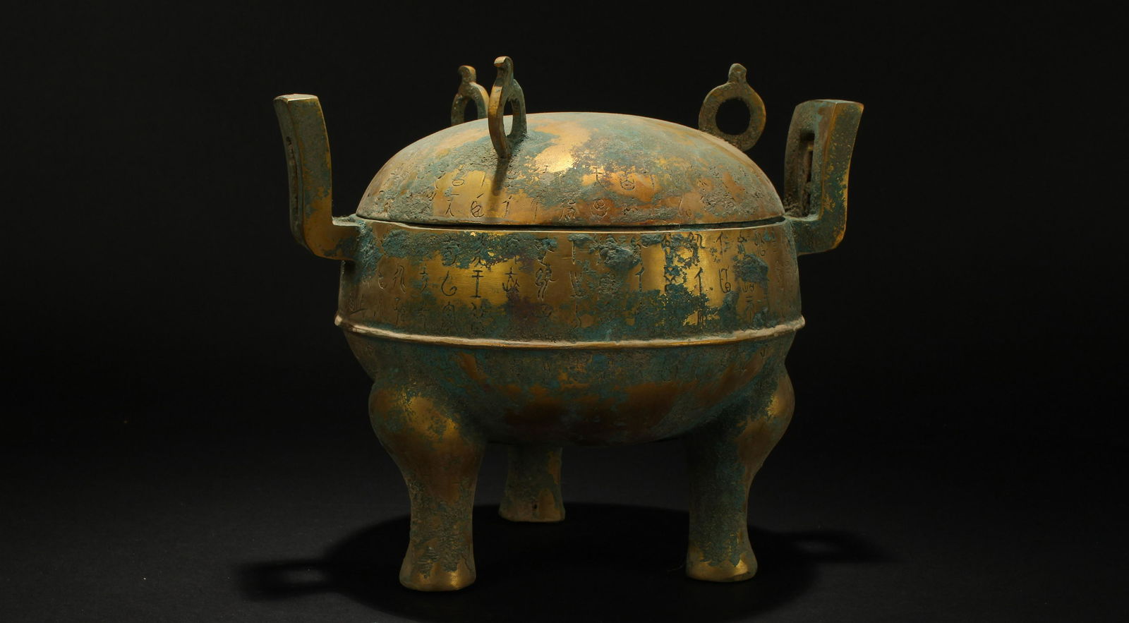 A Chinese Lidded Tri-podded Ancient-framing Bronze (1 of 5)