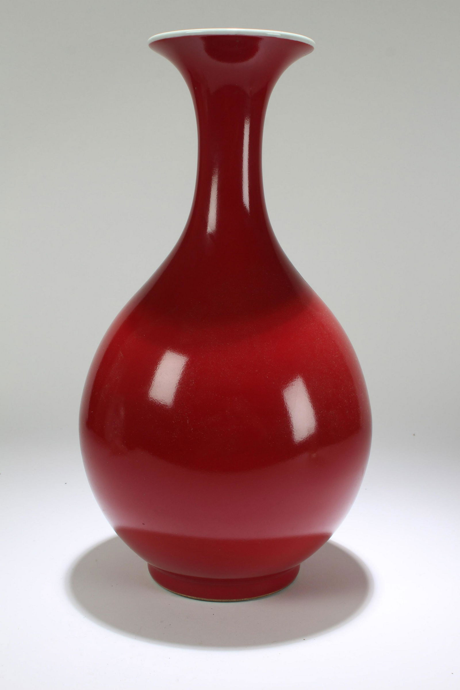 A Chinese Red-coding Fortune Porcelain Vase Display (1 of 3)