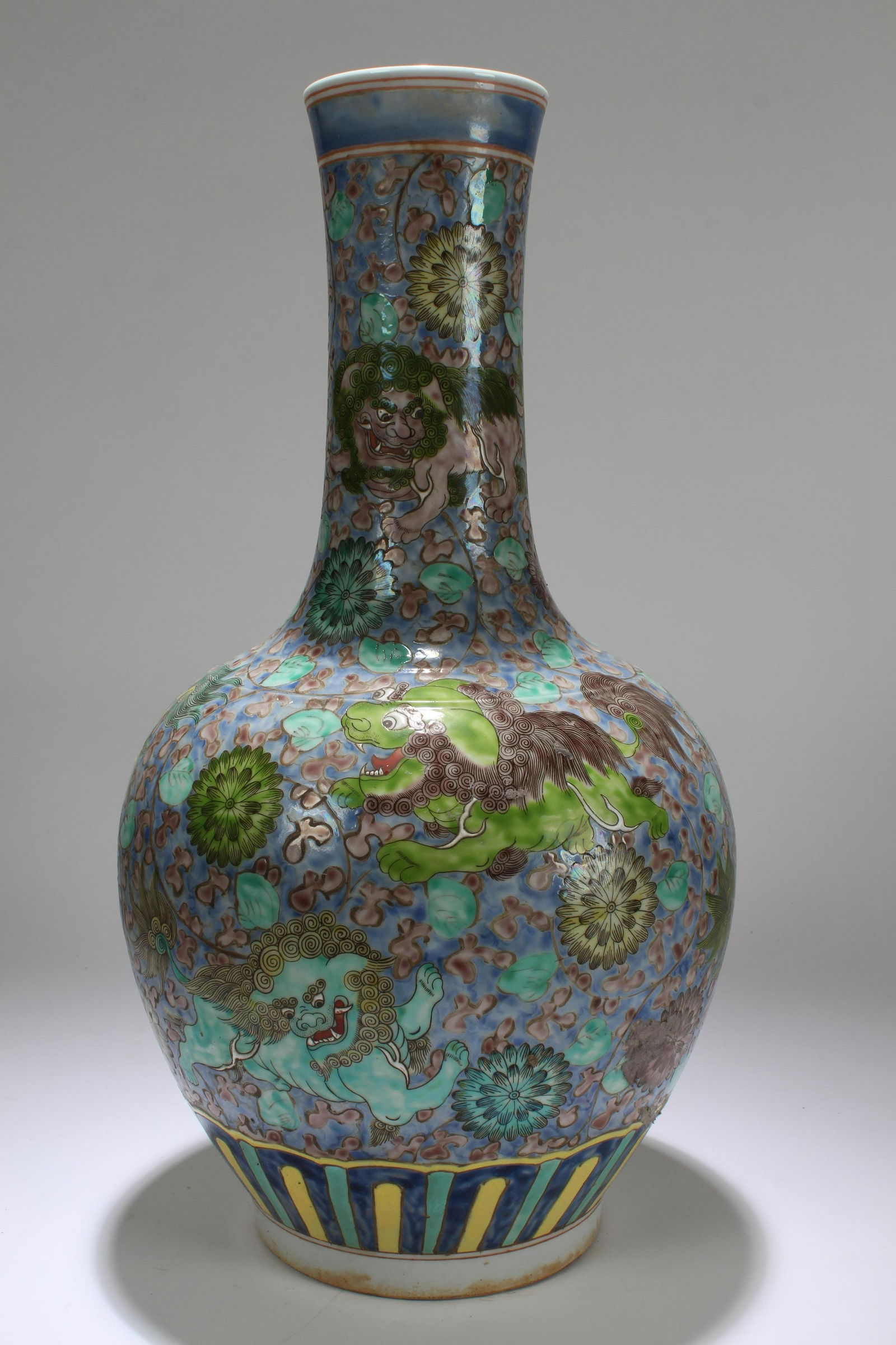 A Chinese Dragon-decorating Estate Porcelain Vase (1 of 4)