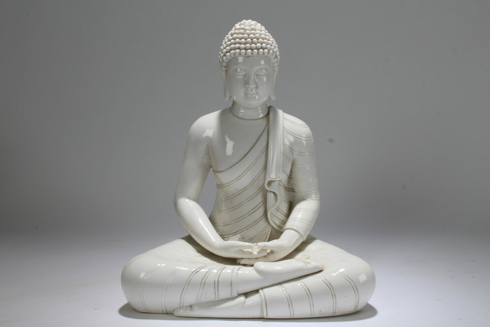 An Estate Chinese Religious De Blac Buddha Statue: An Estate Chinese Religious De Blac Buddha Statue . Height: 11.25 (inch).