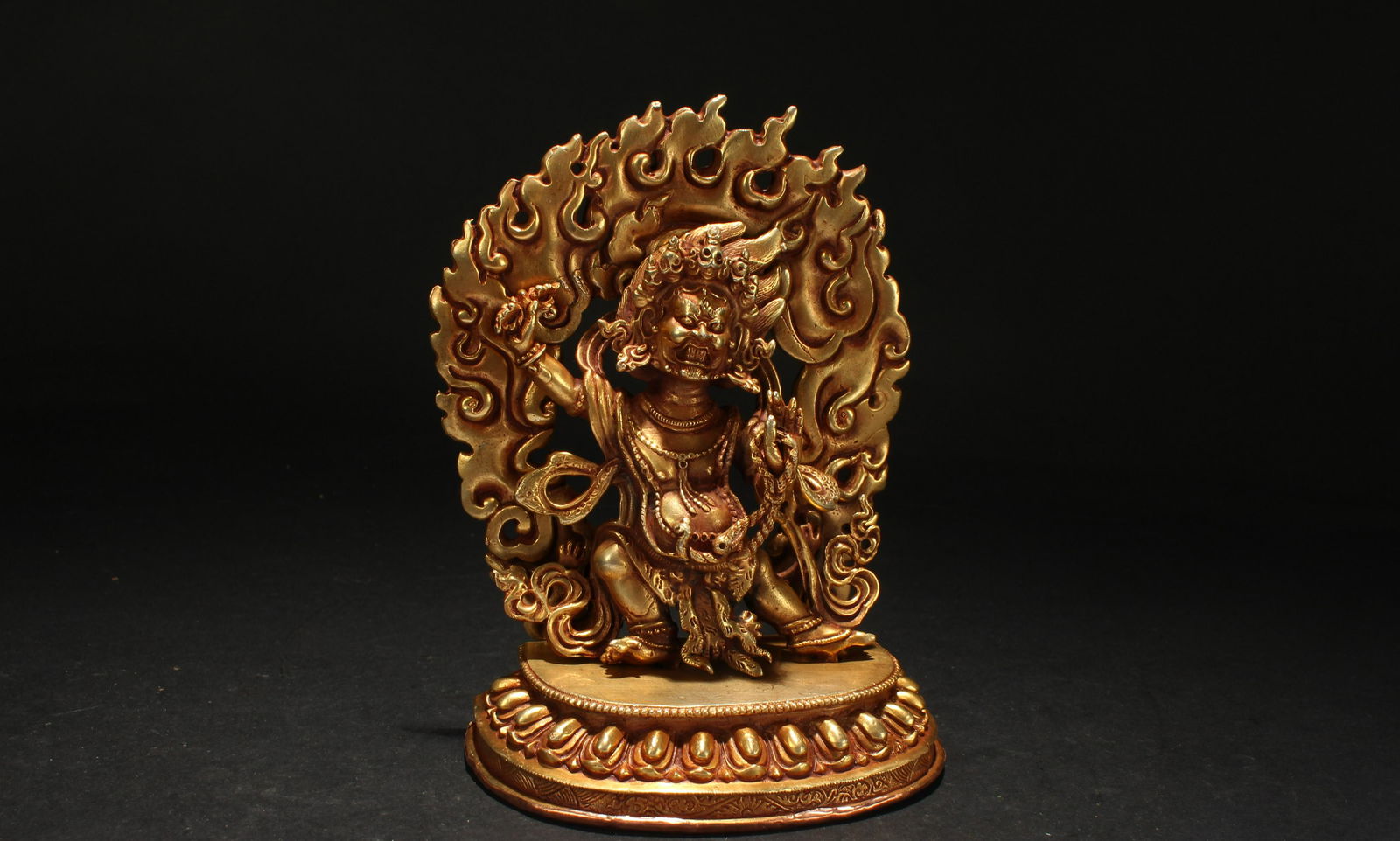 An Estate Tibetan Gilt Buddha Statue Display (1 of 8)