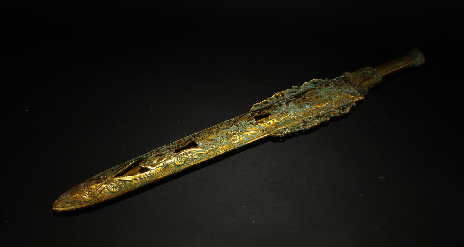 A Chinese Ancient-framing Estate Duo-handled Bronze (1 of 6)