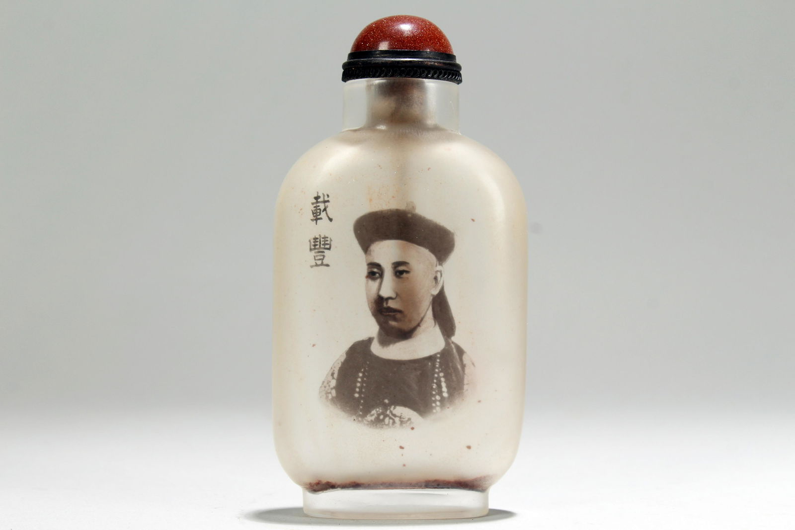 A Chinese Men-portrait Estate Fortune Snuff Bottle (1 of 3)