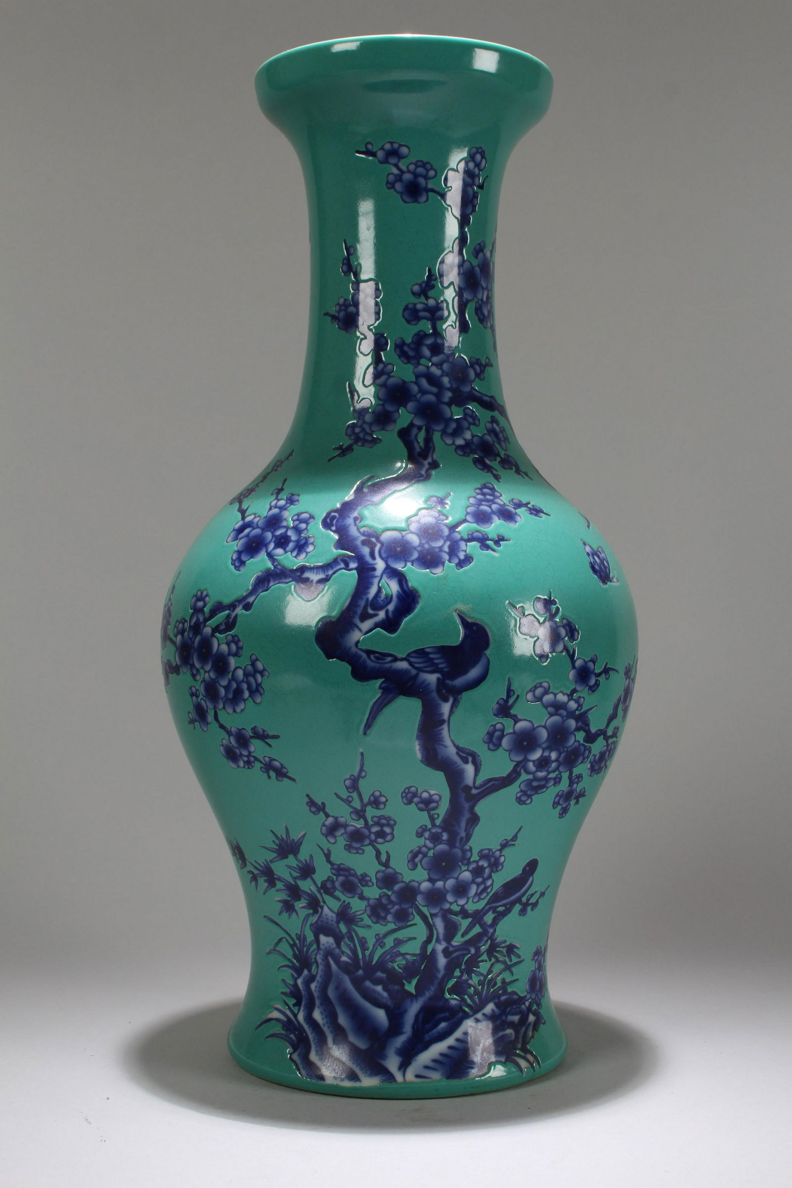 An Estate Chinese Massive Nature-sceen Porcelain Vase (1 of 5)