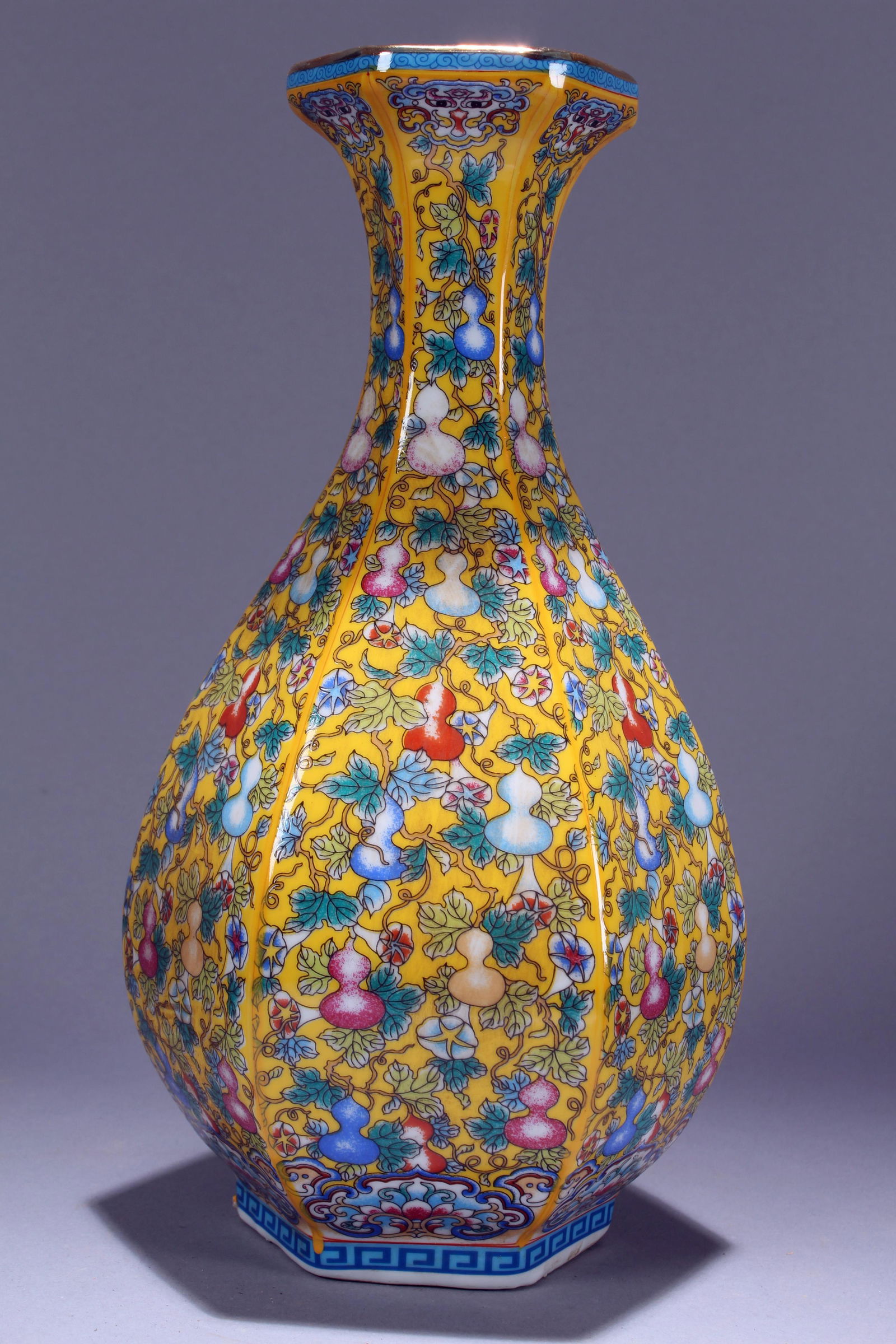 An Estate Chinese Yellow-coding Vividly-detailed (1 of 5)