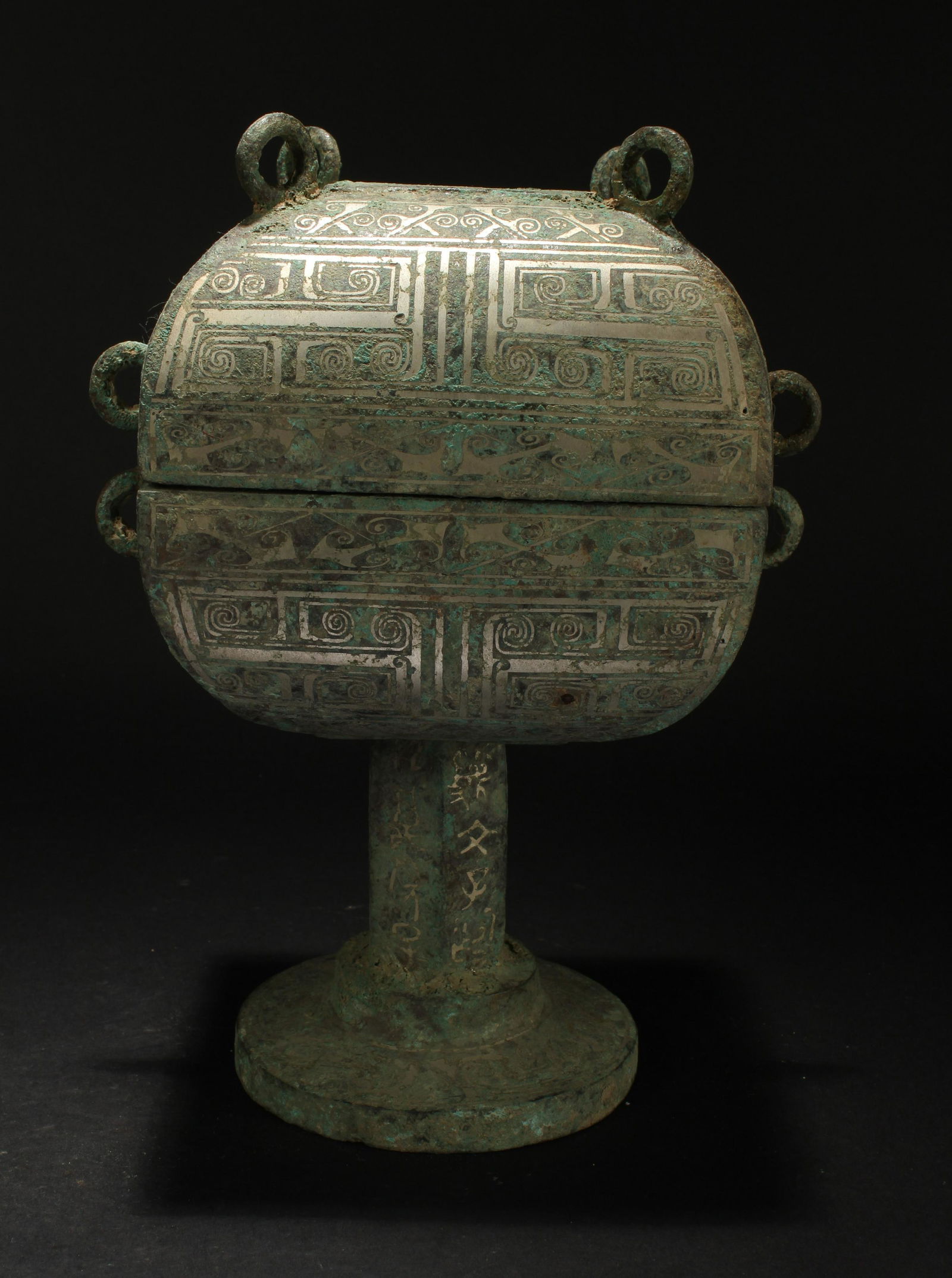 A Chinese Ancient-framing Estate Lidded Bronze Vessel (1 of 6)