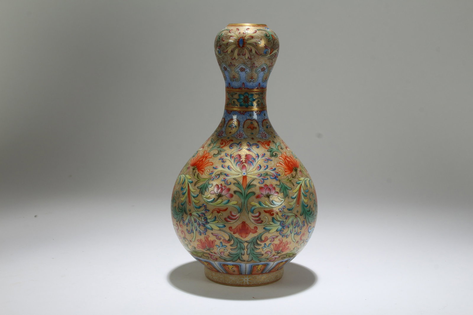 An Estate Chinese Detailed Bat-framing Porcelain Vase: An Estate Chinese Detailed Bat-framing Porcelain Vase Display . Height: 7.5 (inch).