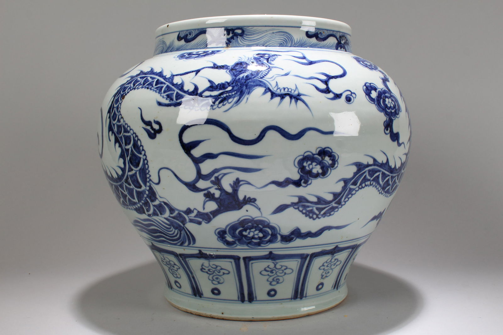 An Estate Chinese Dragon-decorating Blue and White (1 of 7)