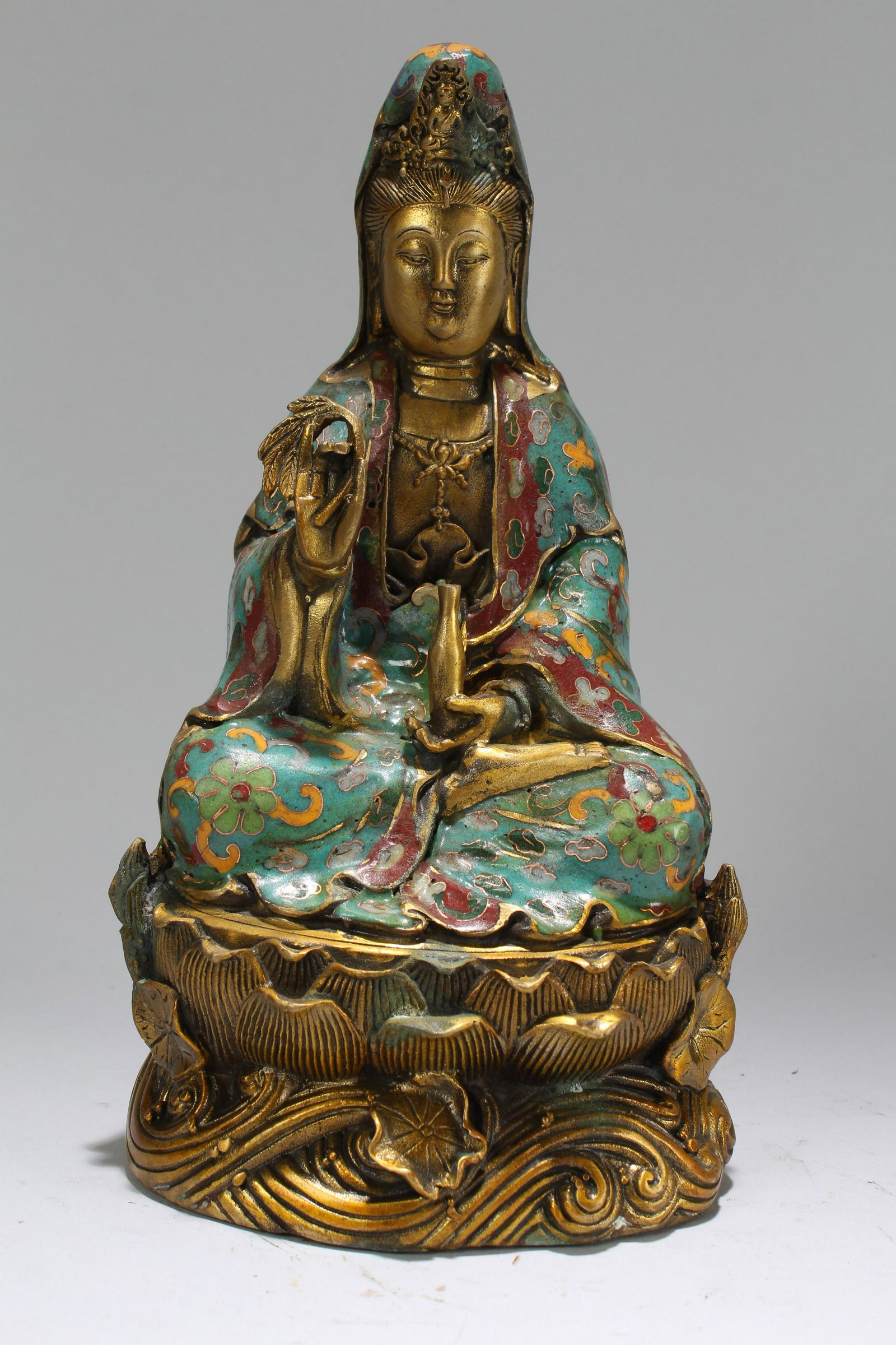 An Estate Chinese Cloisonne Guanyin Massive Statue: An Estate Chinese Cloisonne Guanyin Massive Statue . Height: 9.25 (inch).