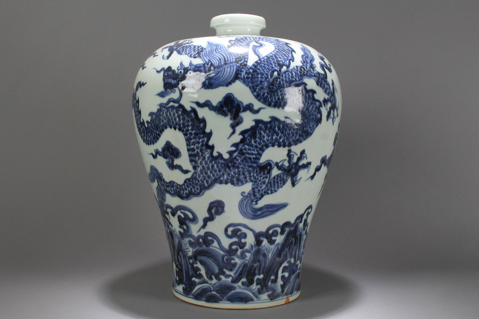 An Estate Chinese Vividly-detailed Dragon-decorating (1 of 7)