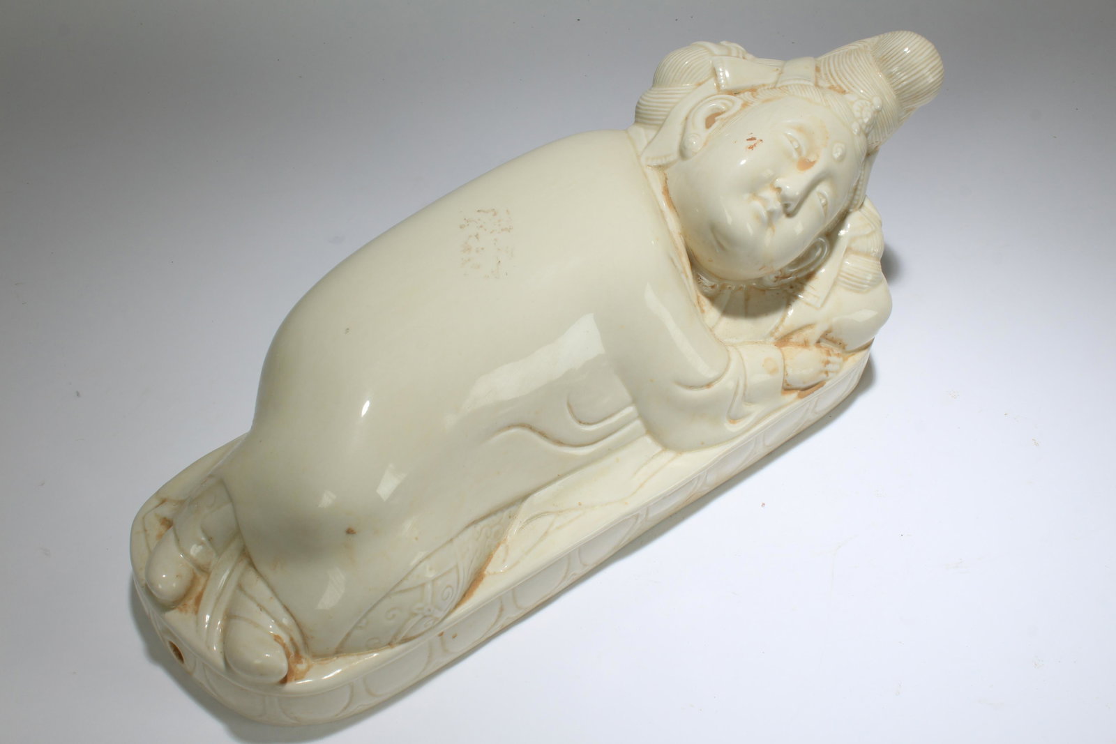 A Chinese Lady-portrait Porcelain Display Statue: A Chinese Lady-portrait Porcelain Display Statue . Height: 5 (inch). Length: 14.5 (inch).