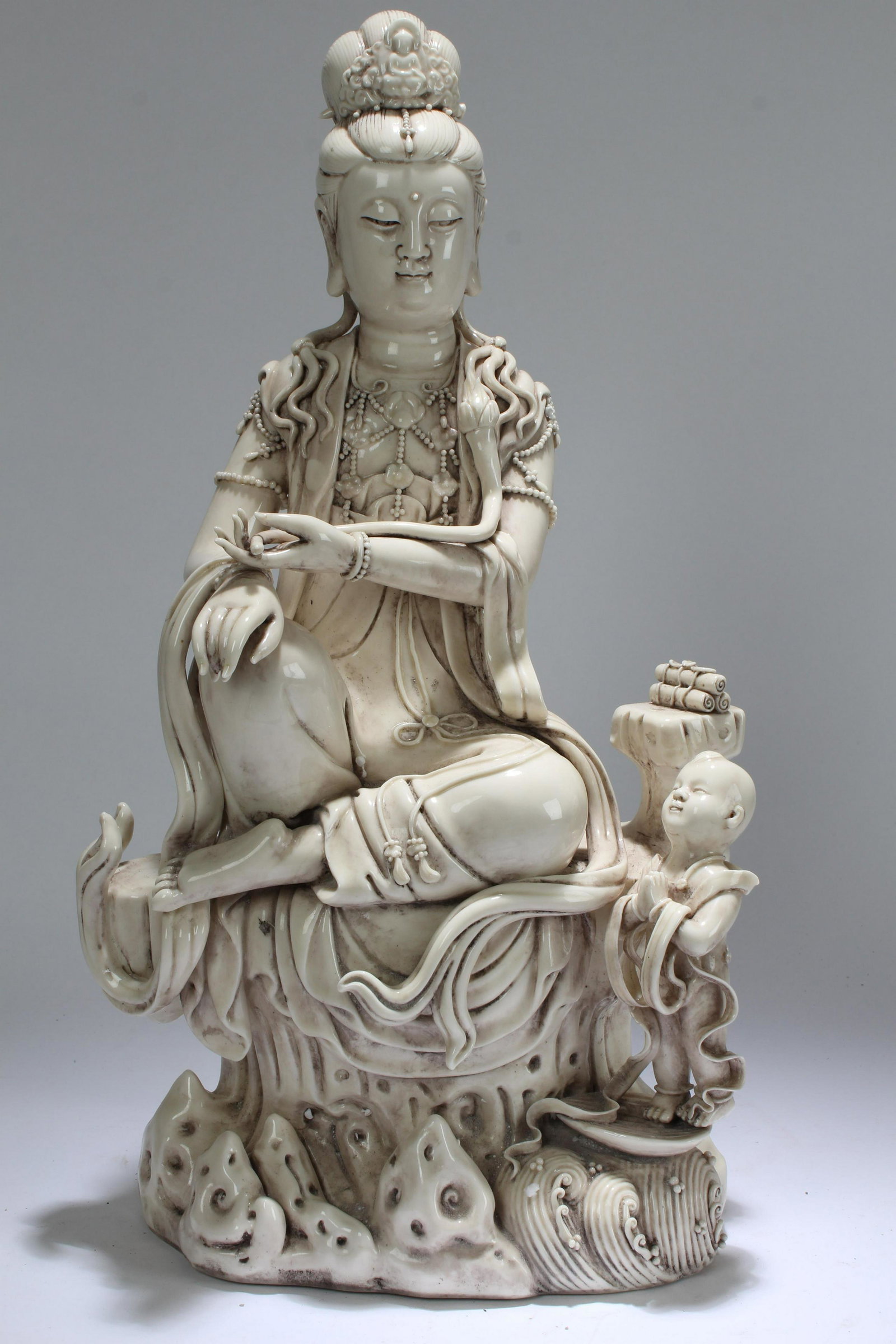 An Estate Chinese Massive De Blac Guanyin Porcelain: An Estate Chinese Massive De Blac Guanyin Porcelain Display Statue . Height: 17 (inch).