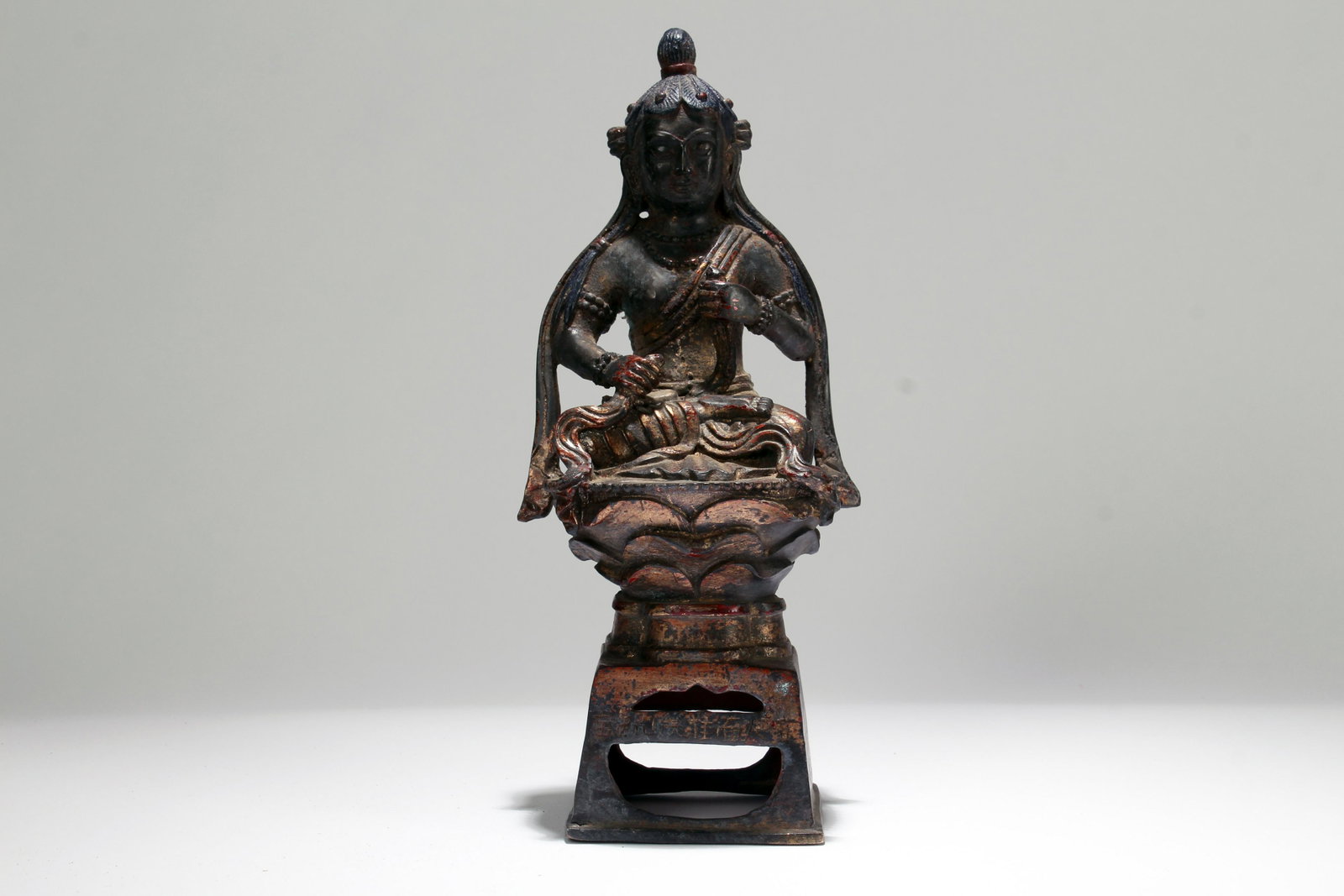 An Estate Chinese Religious Buddha Statue Display: An Estate Chinese Religious Buddha Statue Display . Height: 9.25 (inch).