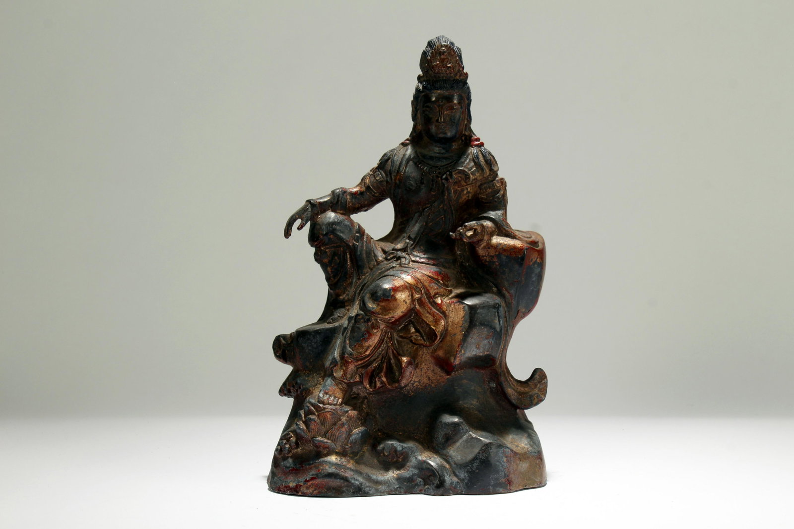 A Chinese Pondering-pose Estate Guanyin Religious: A Chinese Pondering-pose Estate Guanyin Religious Buddha Statue . Height: 9 (inch).