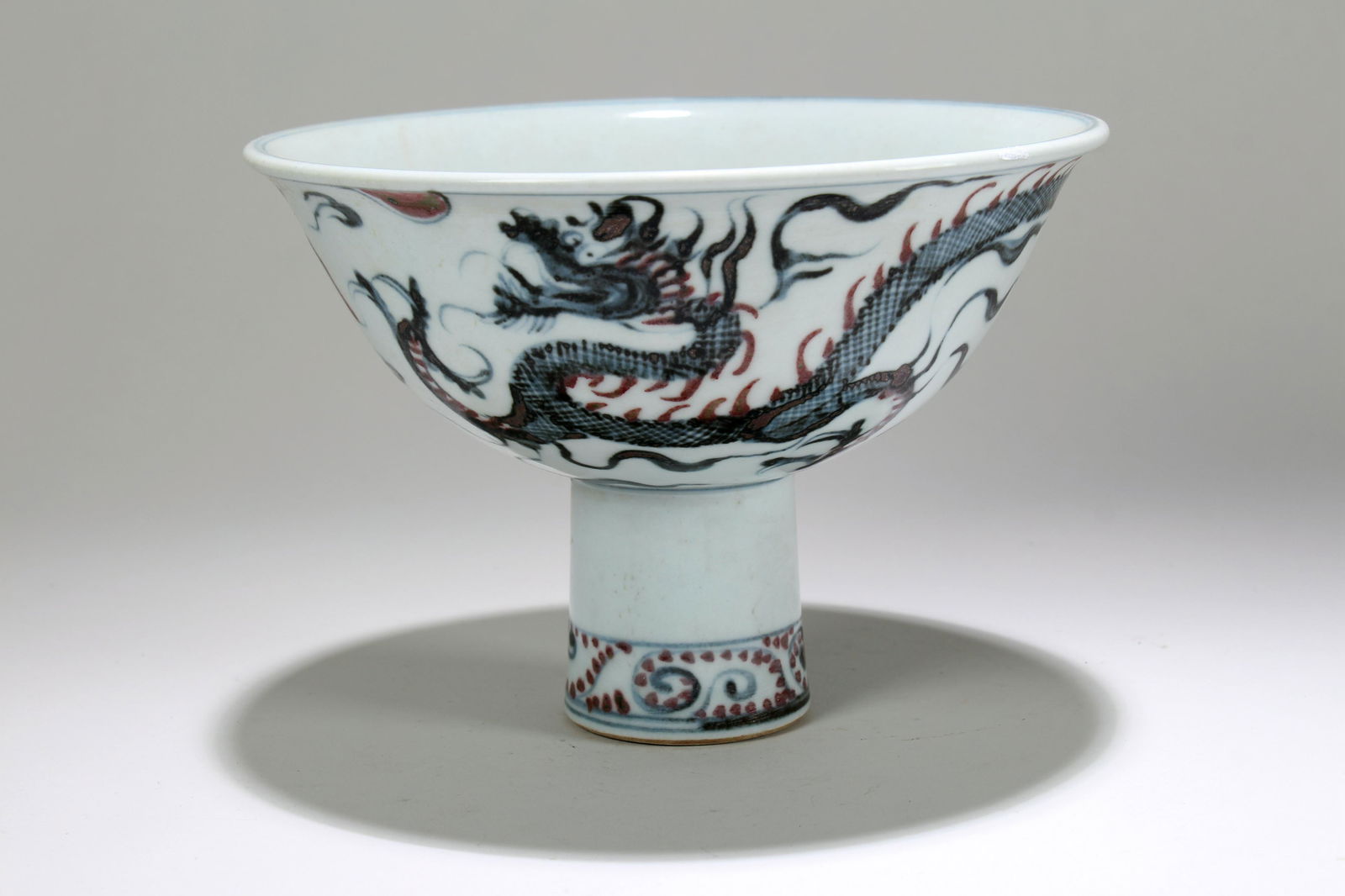 An Estate Chinese Dragon-decorating Porcelain Cup (1 of 4)