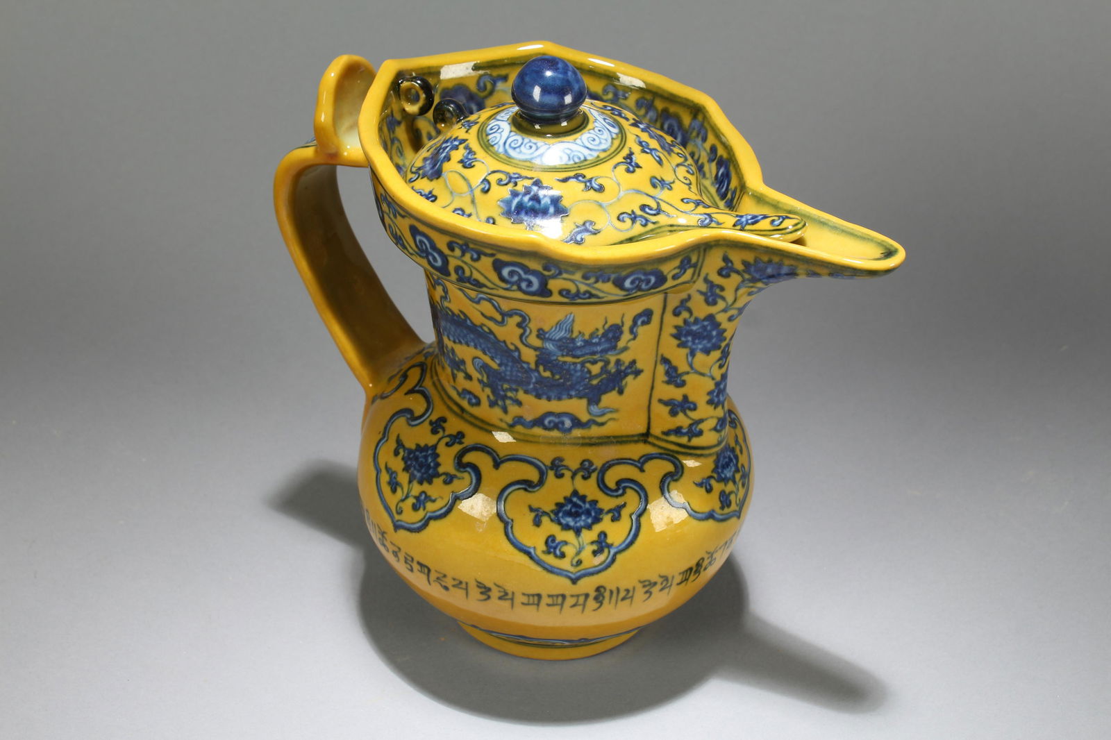 An Estate Chinese Lidded Yellow-coding Porcelain Ewer (1 of 7)
