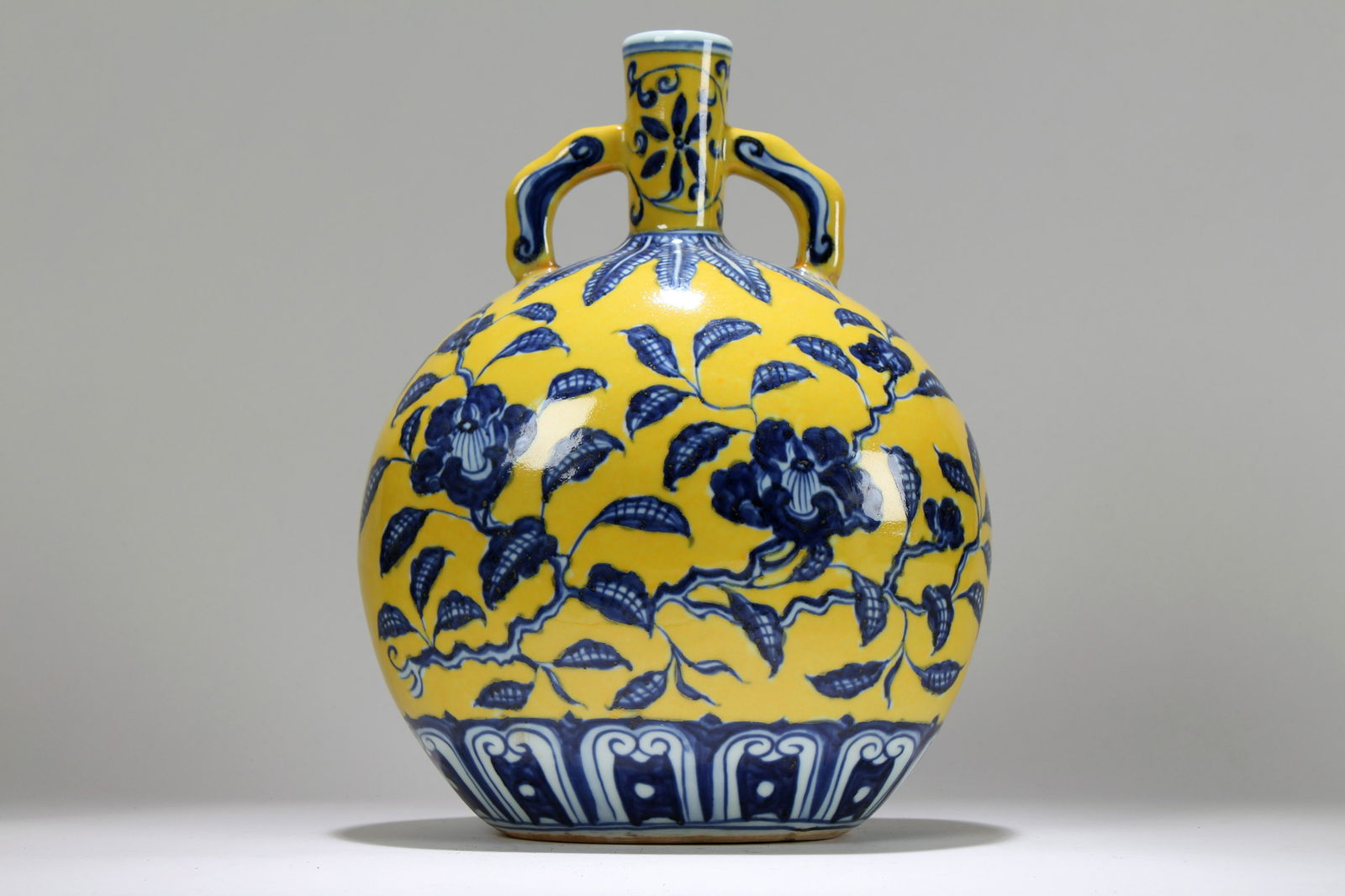 A Chinese Yellow-coding Duo-handled Fortune Porcelain (1 of 7)
