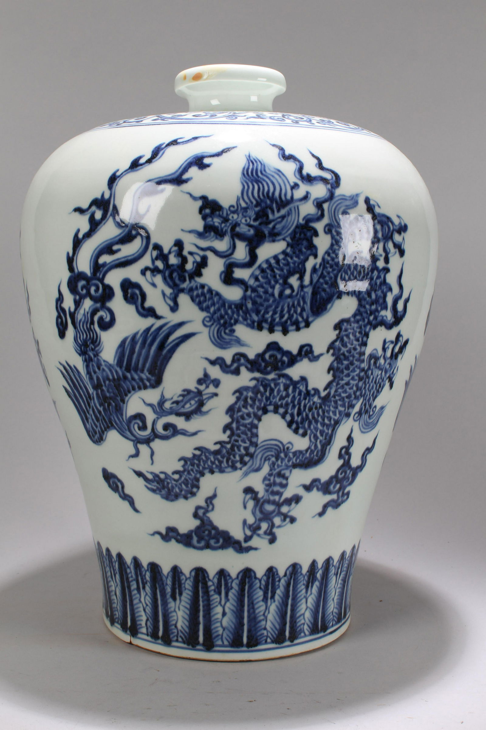 An Estate Chinese Vividly-detailed Dragon-decorating (1 of 4)